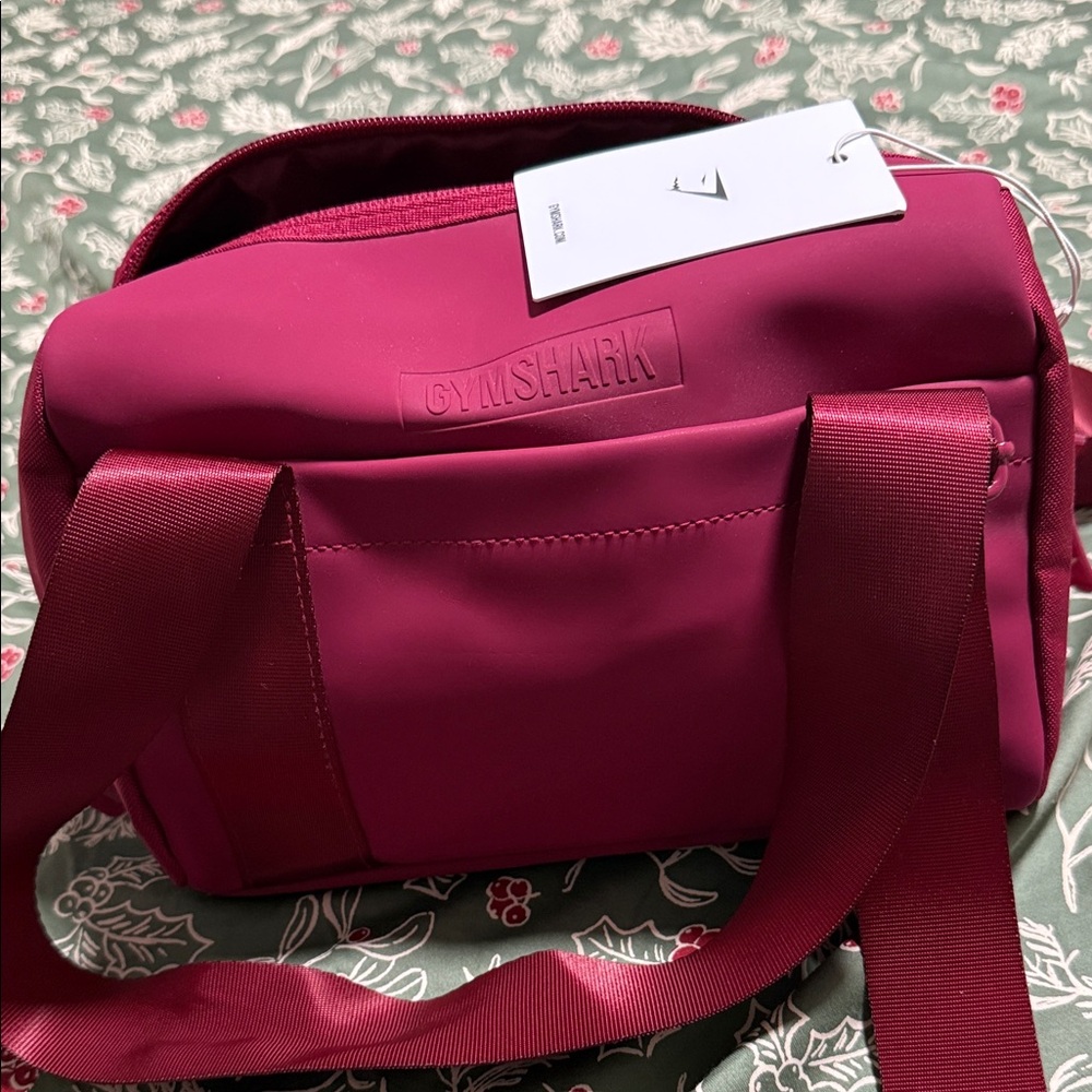 Gymshark Women's Fuchsia Travel Bag